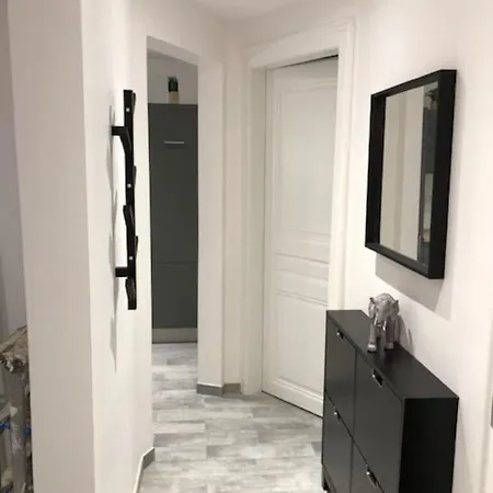 D'une Avec Vue Sur La Balcon Et Wifi A Apartmán