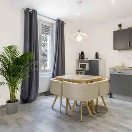 D'une Avec Vue Sur La Balcon Et Wifi A Apartmán *